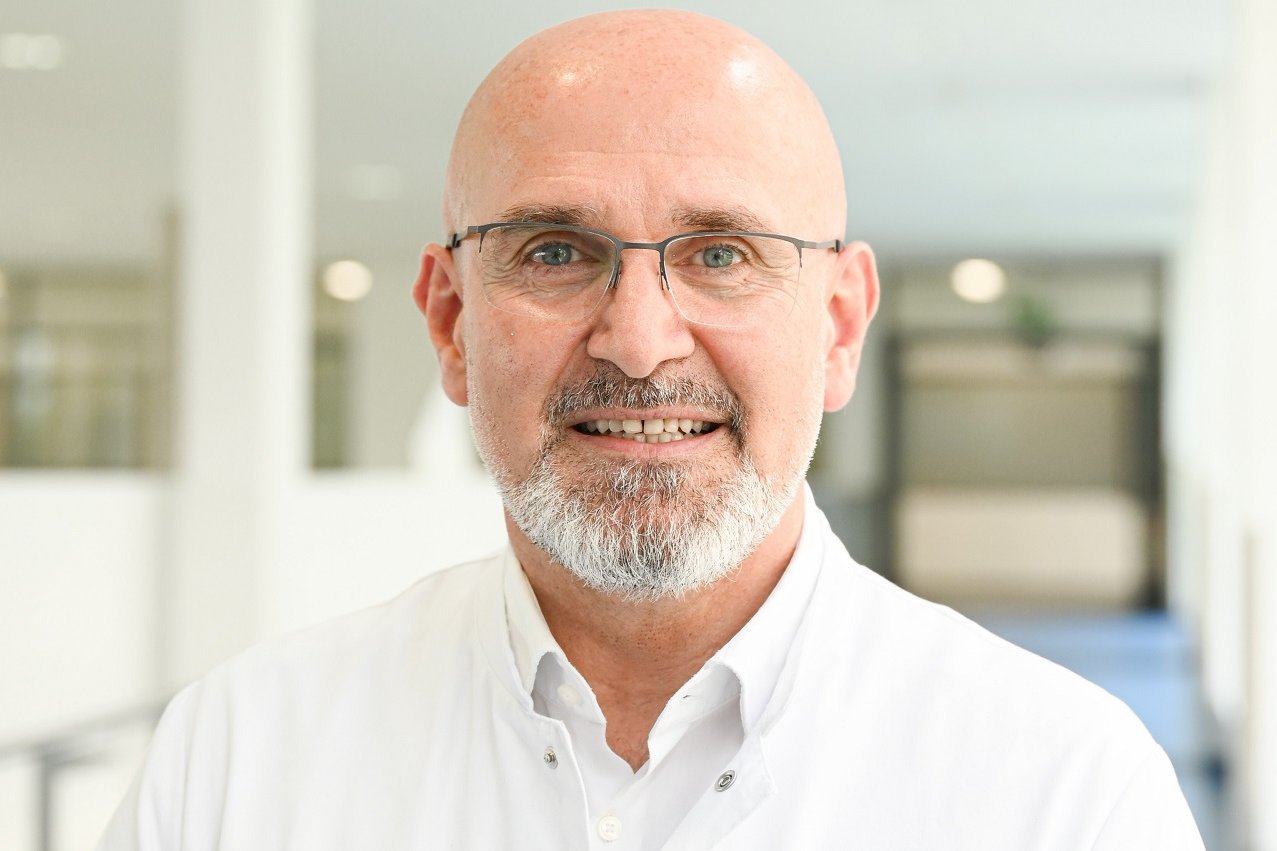 Porträt Klinikdirektor Dr. Fadai Özcan 