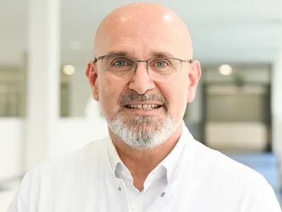 Porträt Klinikdirektor Dr. Fadai Özcan 