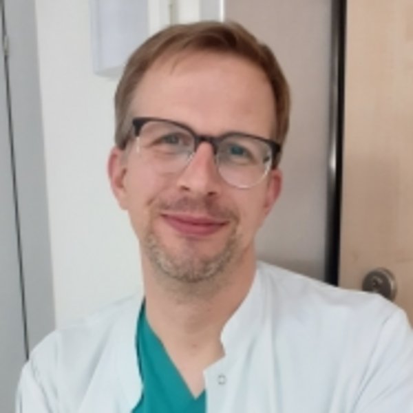 Dr. med. Nils Robert
