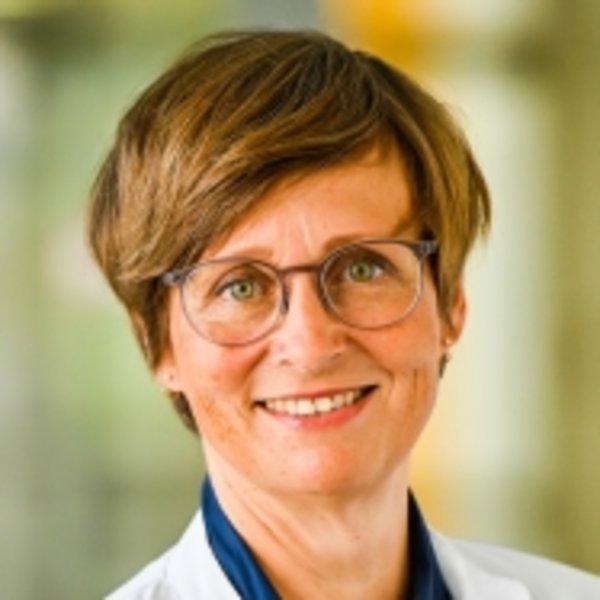 Dr. Juliane Hennes