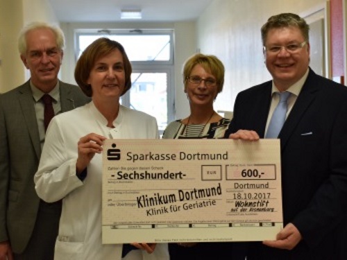 Eis-Flatrate für den guten Zweck: Spende kommt Geriatrie im Klinikum Dortmund zugute