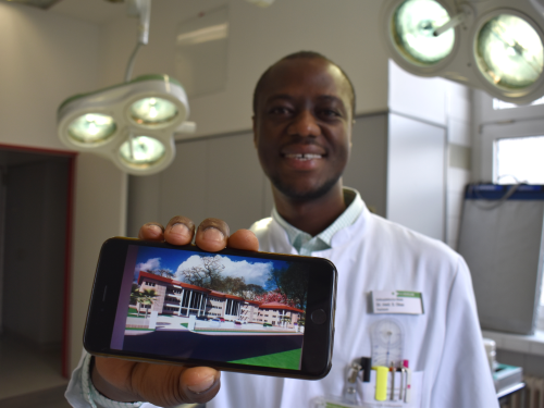 Arzt aus dem Klinikum Dortmund baut mit eigenen Mitteln Klinik in seiner Heimat Ghana