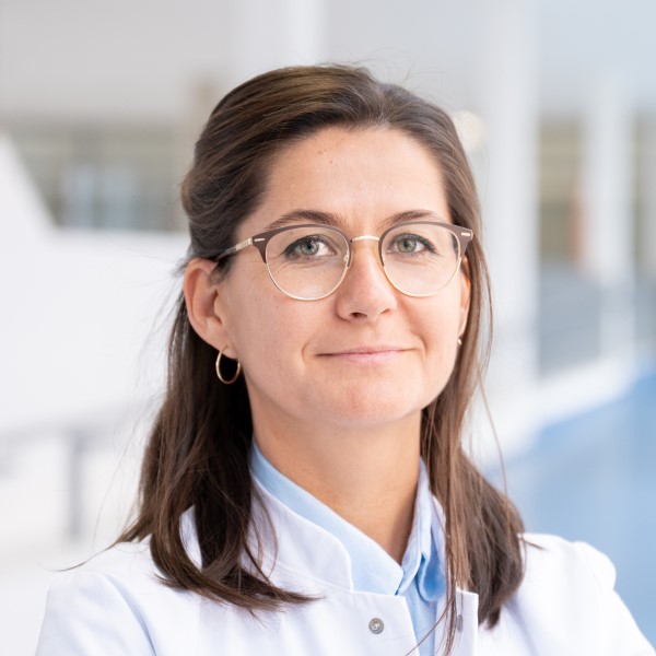 Dr. med. Lenke Csicsai