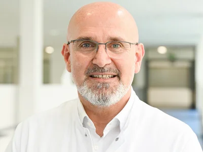 Porträt Klinikdirektor Dr. Fadai Özcan 