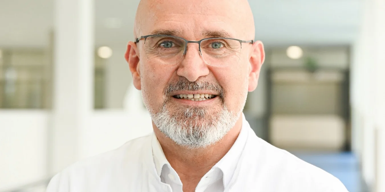 Porträt Klinikdirektor Dr. Fadai Özcan 