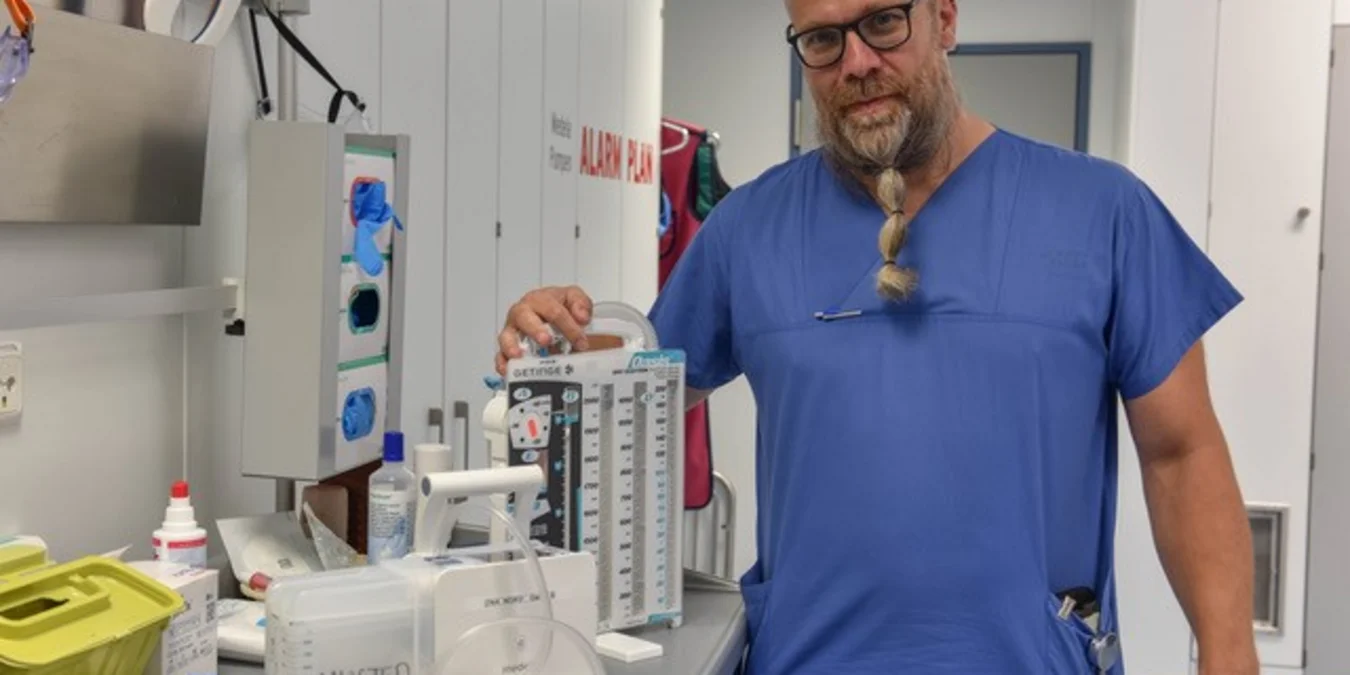 Christian Eggers stellt die neuen Thoraxpumpen vor.