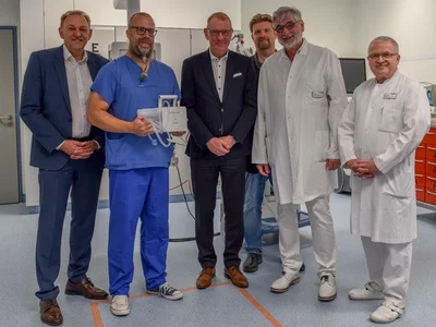 Spendenübergabe in der Unfallklinik: neue Thoraxpumpen