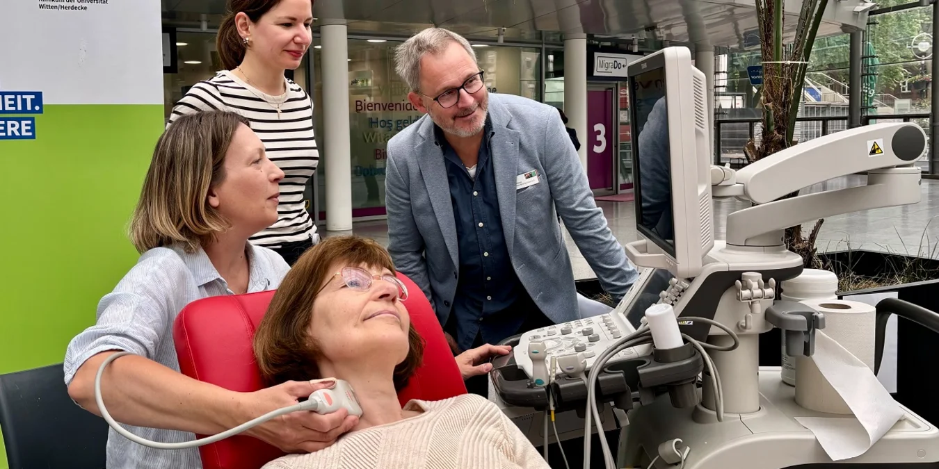 Ultraschalldemonstration der Halsgefäße