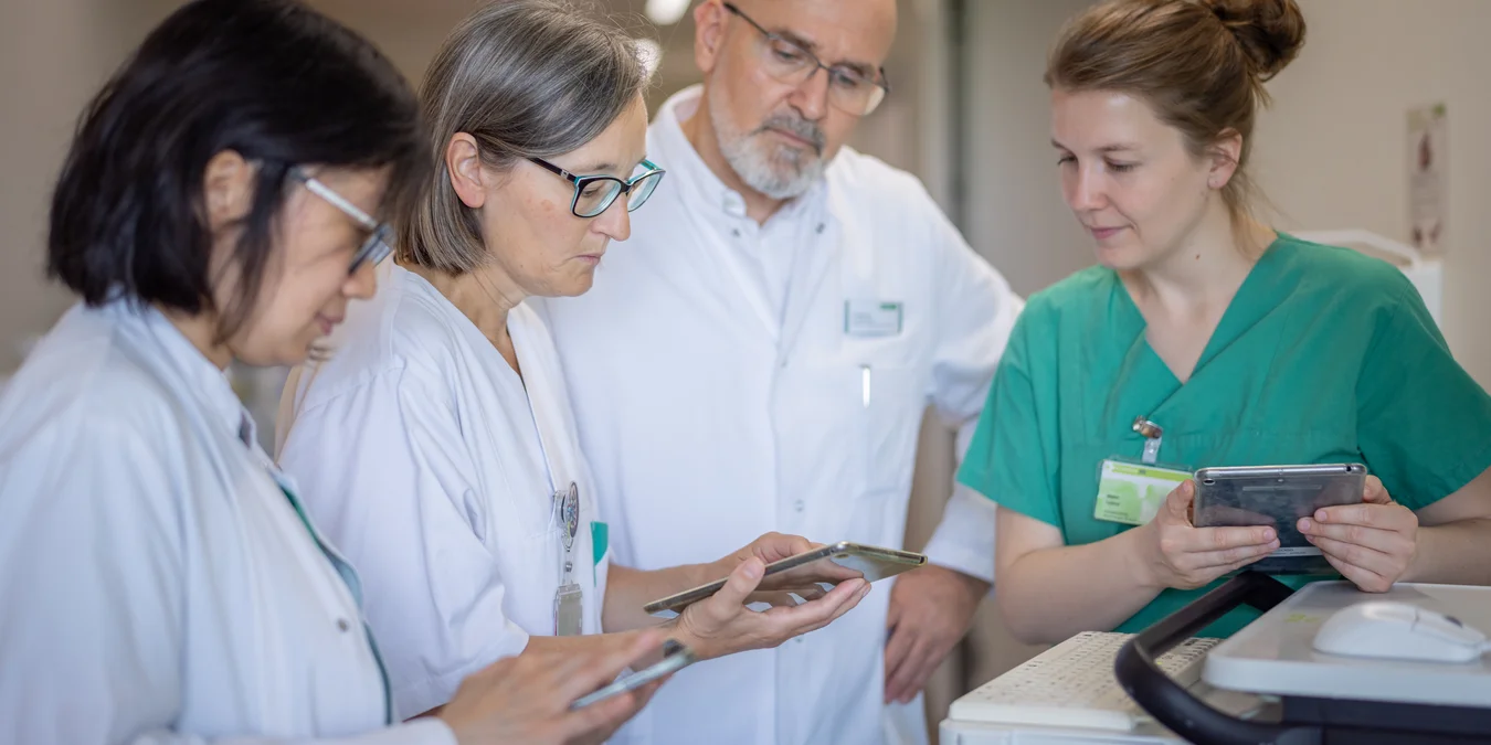Dr. Fedai Özcan mit seinem Team