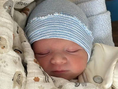 Das Neujahrsbaby 2025 am Klinikum Dortmund heißt Rijan. Der kleine Junge kam am 1. Januar 2025 um 3:18 Uhr zur Welt.