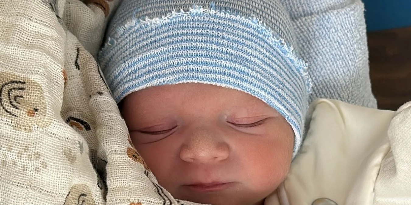 Das Neujahrsbaby 2025 am Klinikum Dortmund heißt Rijan. Der kleine Junge kam am 1. Januar 2025 um 3:18 Uhr zur Welt.