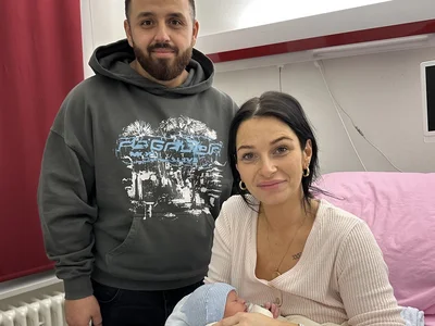Das Neujahrsbaby 2025 am Klinikum Dortmund heißt Rijan. Herzlichen Glückwunsch an die glücklichen Eltern Jessica Rusack und Edison Berisha.